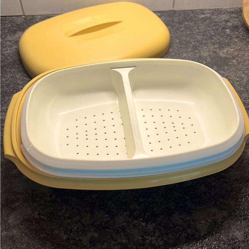 Vintage Harvest Gold 4 piece vegetable steamer for microwave. Believed to be new